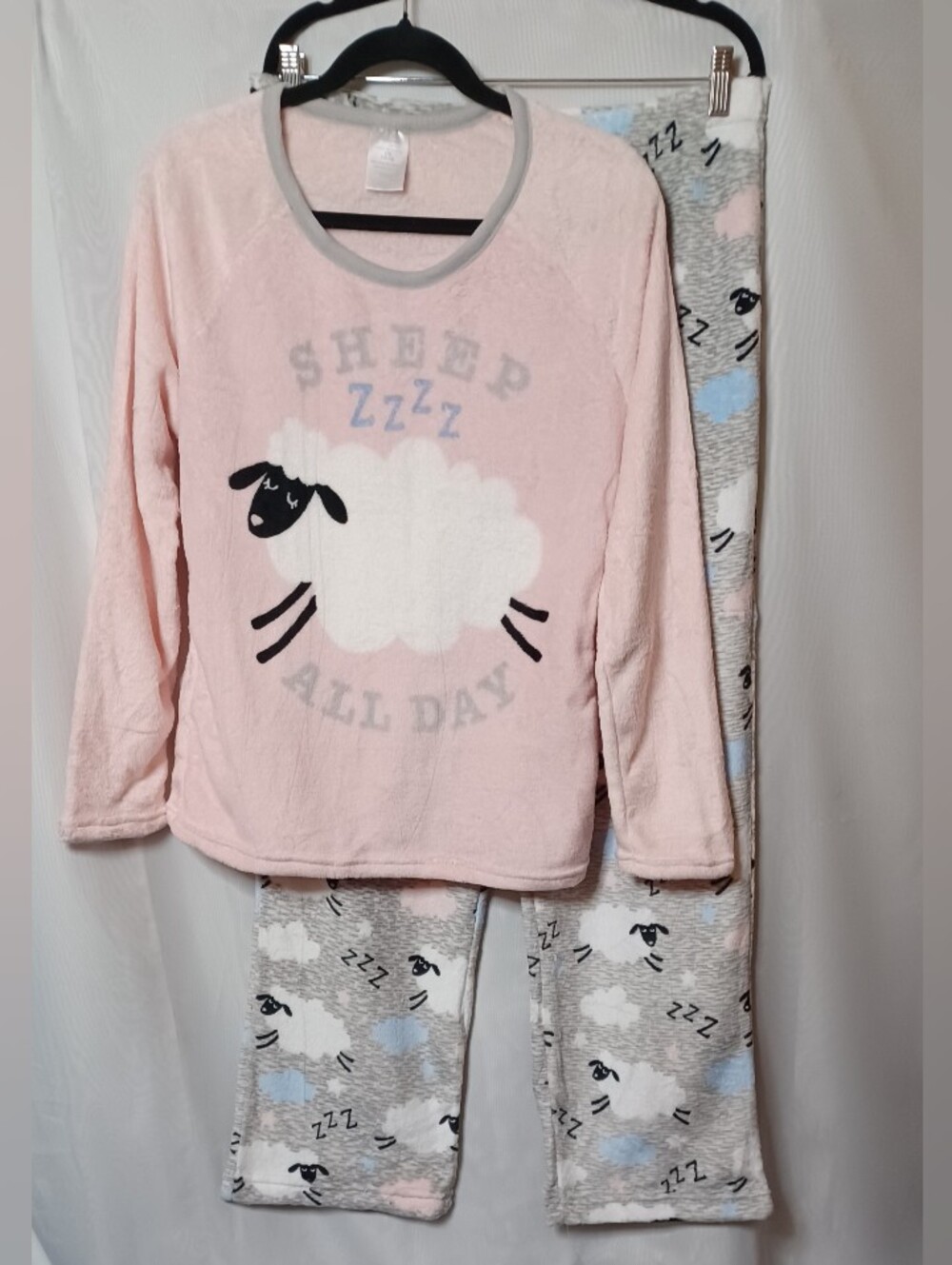 Secret Treasures Gray Fleece Pajama Pants with White, Blue & Pink Sheep. Size L